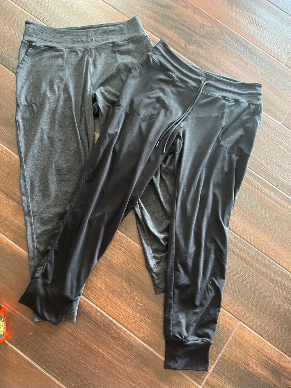 2 pr Medium Lole joggers